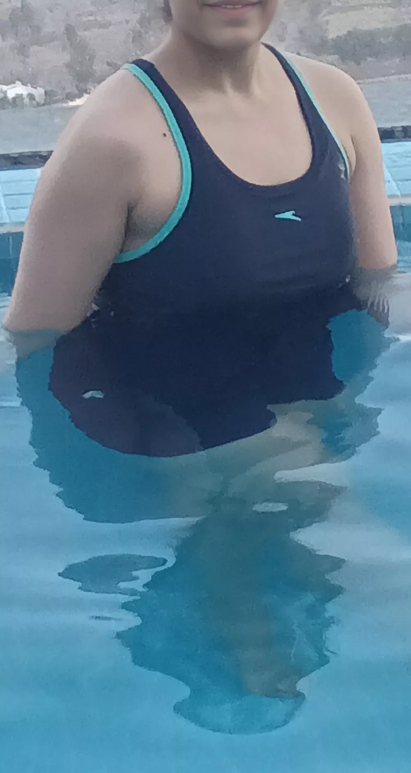 Pool pic:) posted by chaitrali-k