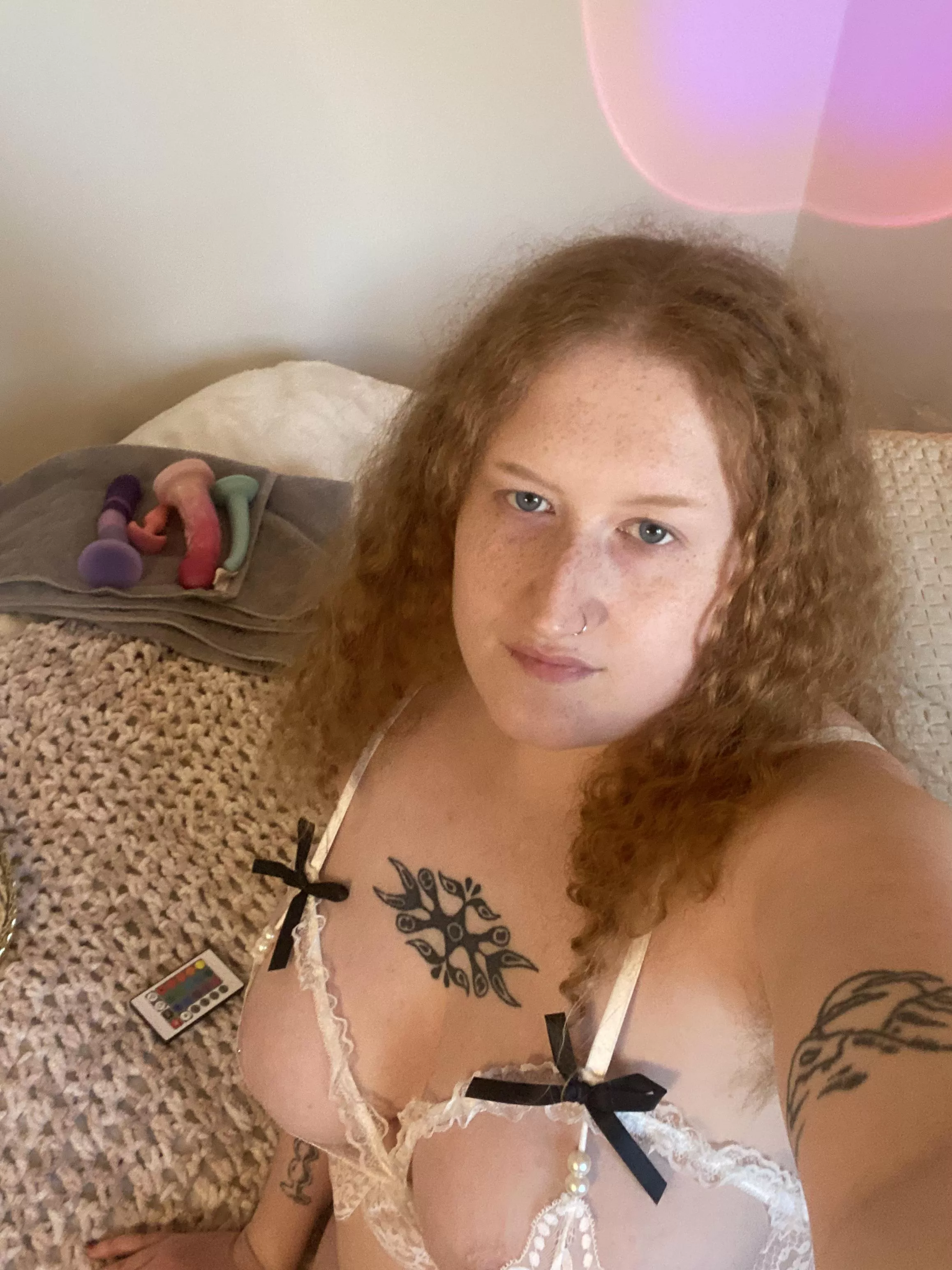 Ready to go live, which toy should I use today? https://chaturbate.com/lynnelikesu posted by artangel35