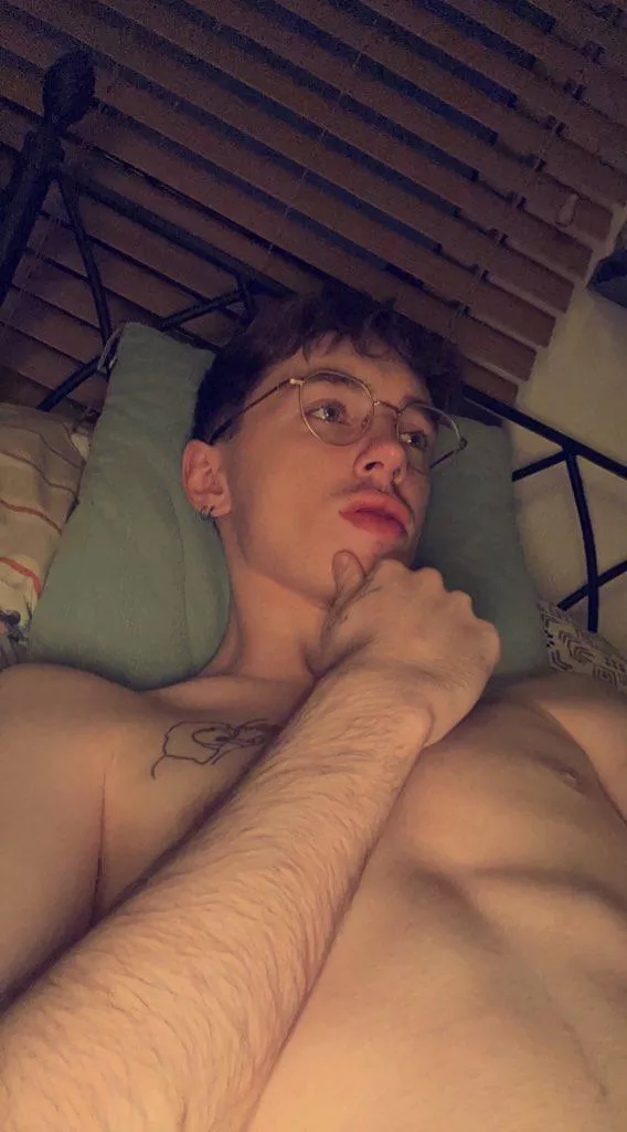 Should probably wear my glasses more often 😅🥸 (24m UK) posted by Jamesthetwink97