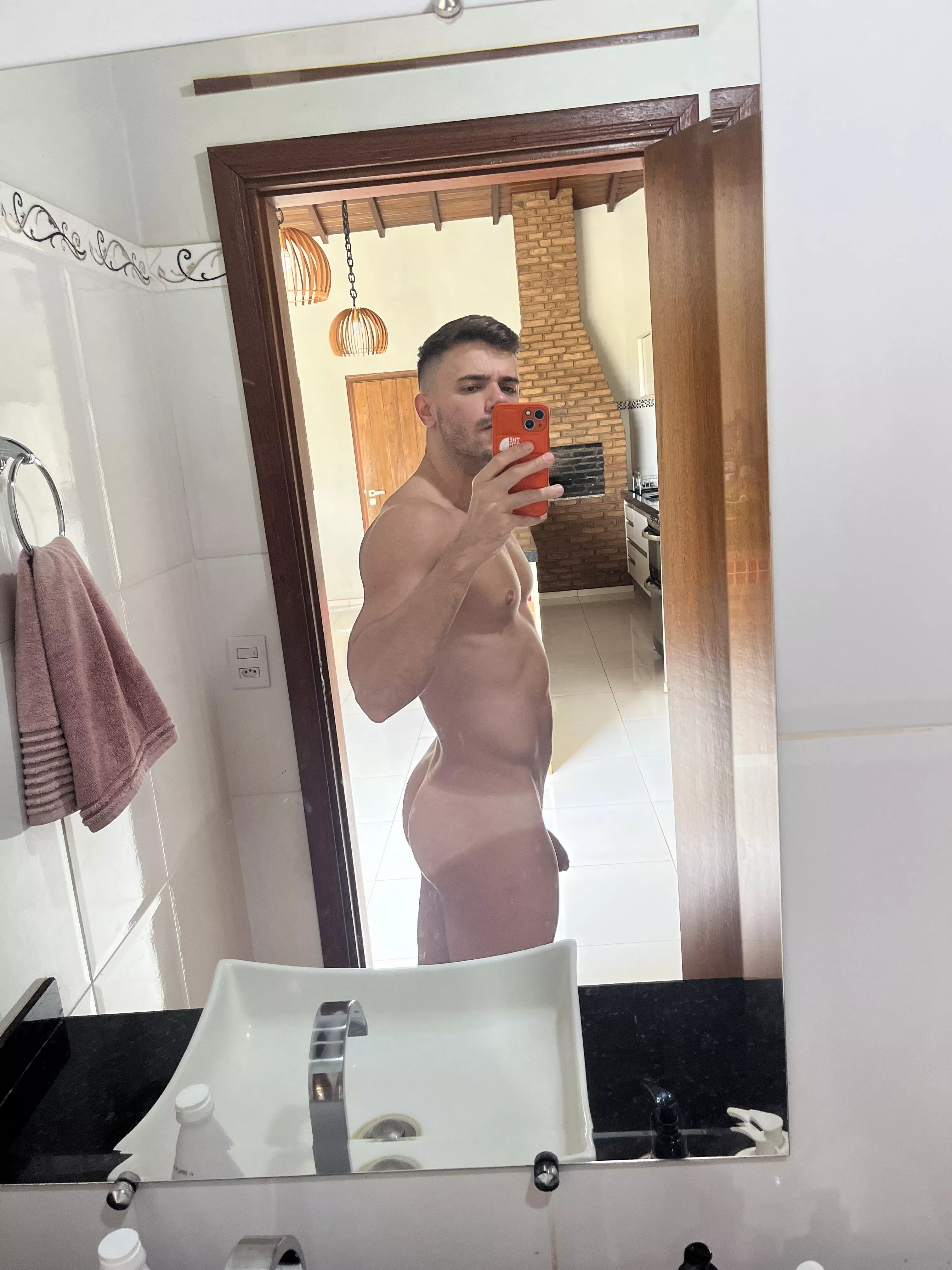 Tan posted by italofassin