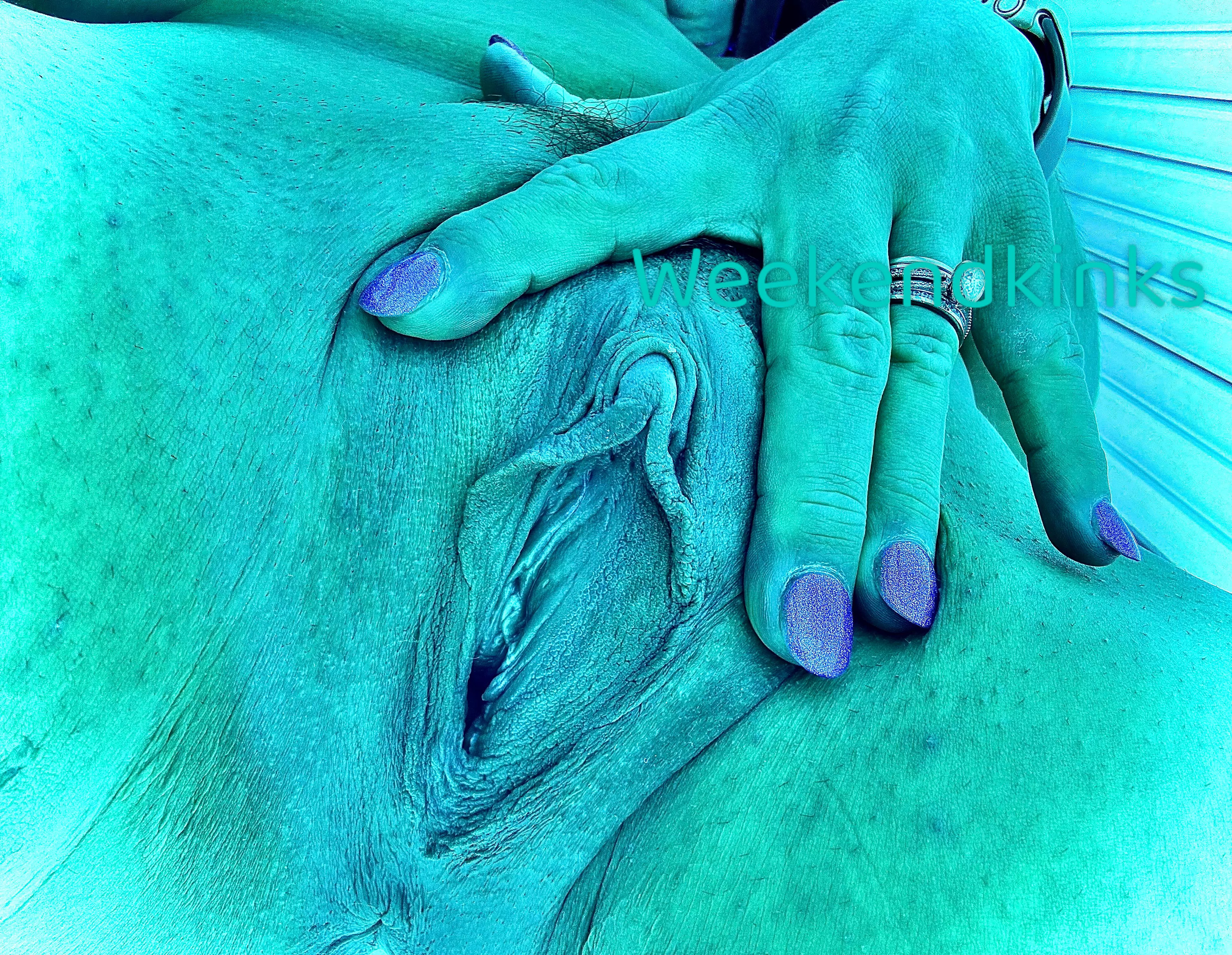 Tanning my big clit  posted by weekendkinks