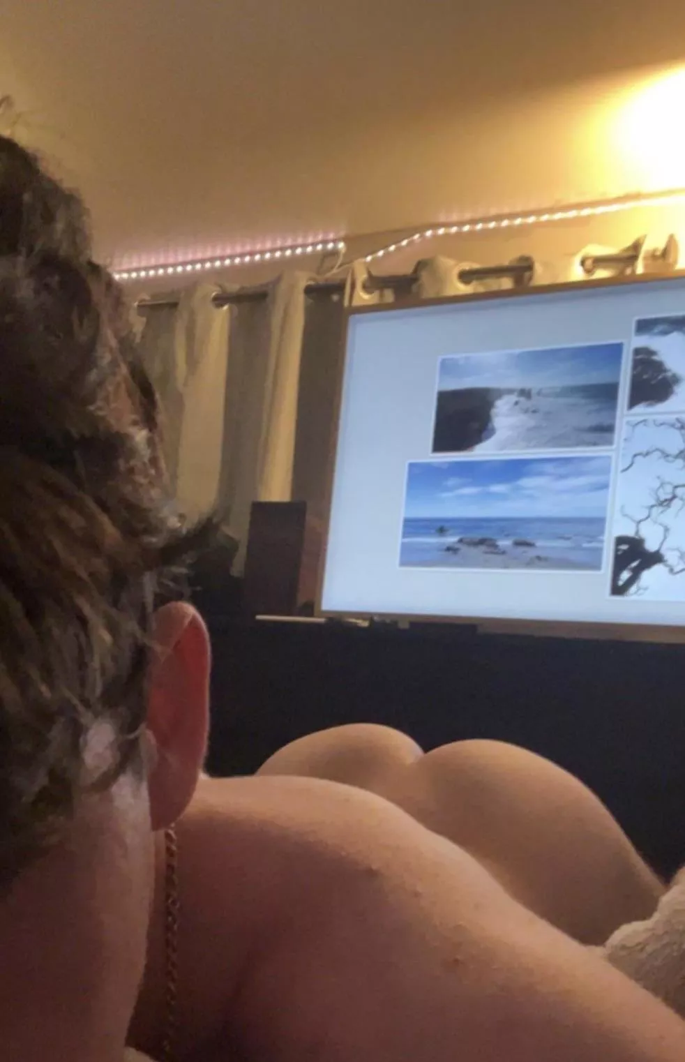 18 - Dick or ass? Hung verbal guys hmu sc: hunglad200 posted by Successful-Fun9813