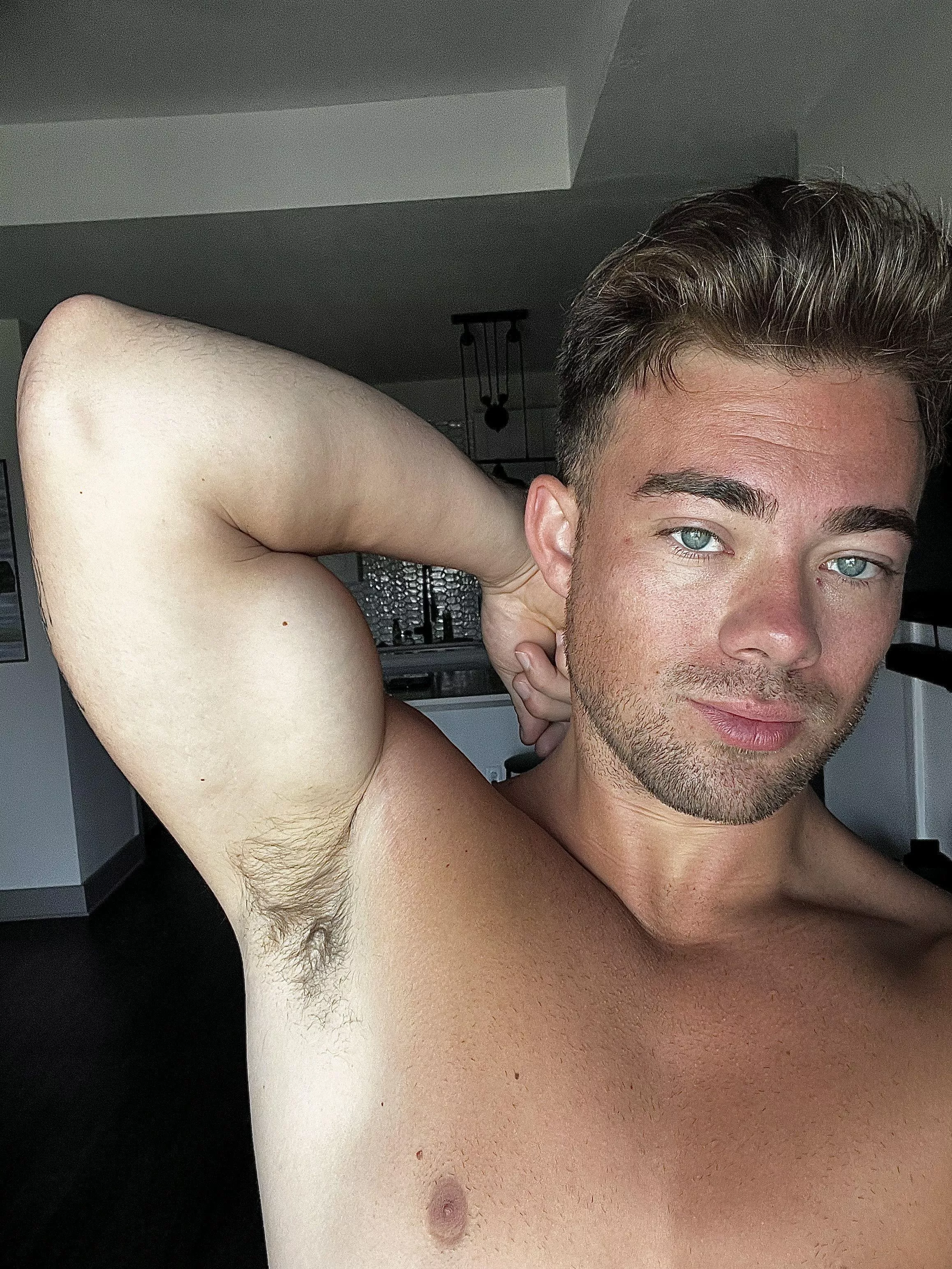 [23] I give you this look during gym, wyd? 😈 posted by GodenGan