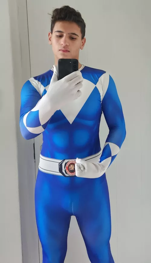 A while back I asked for input on what to wear for purim so here's an update: I went with blue ranger by throwawaygayqna