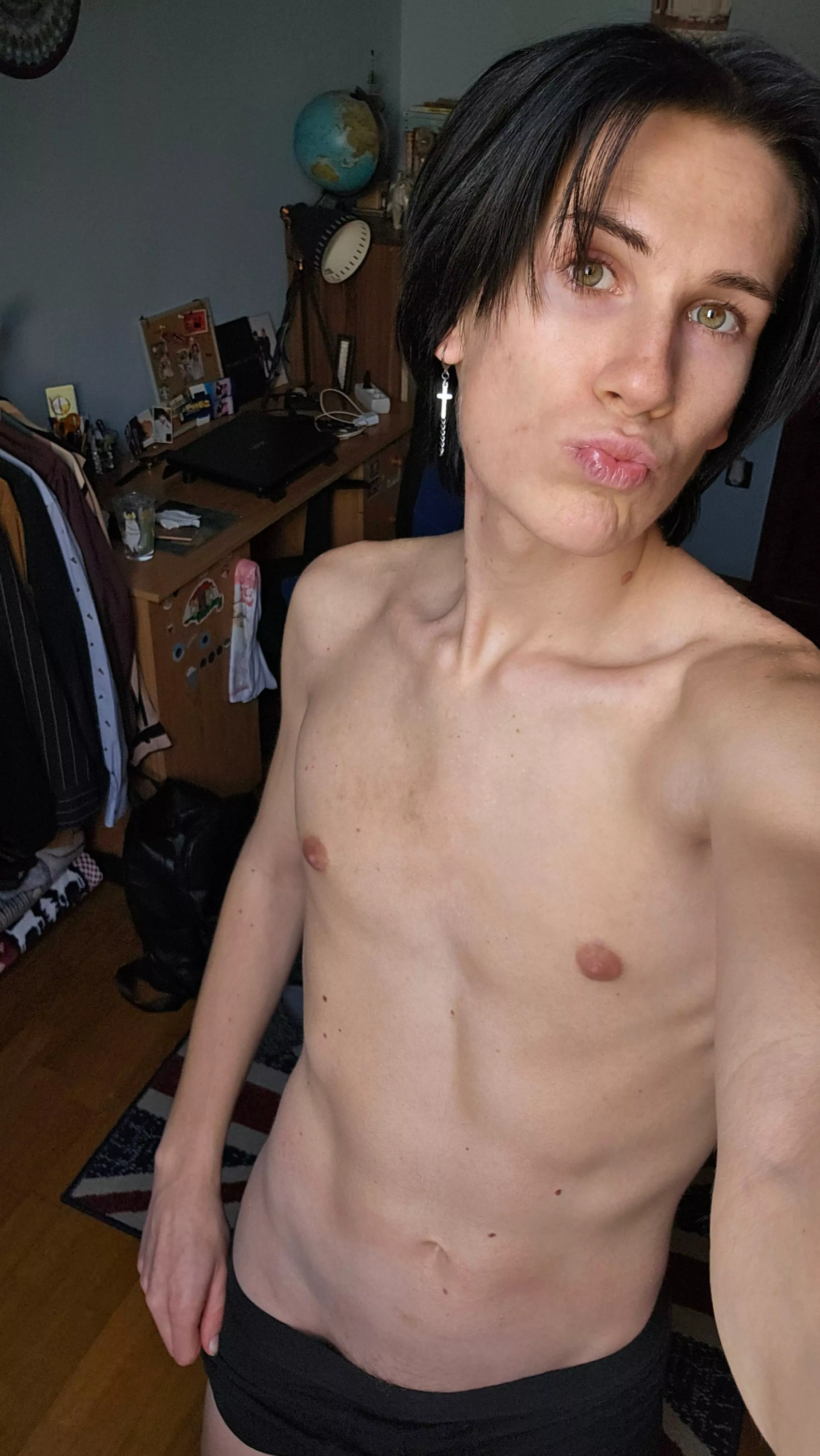 Are you into twinks with earrings? posted by Jazzlike-Island7260