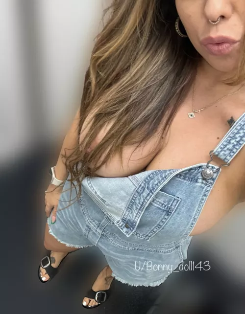 Bras are overrated  by Bonny_Doll143