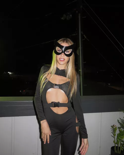 Cat Woman by whitetoweltw