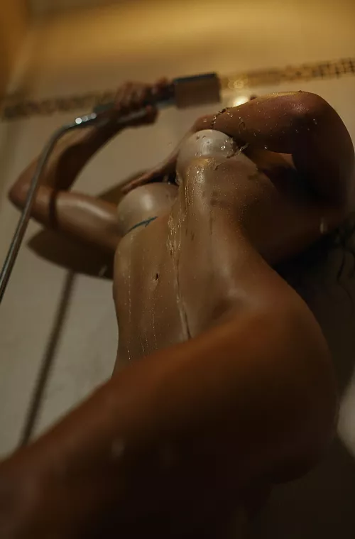 Cheerful and always horny by peruanal4