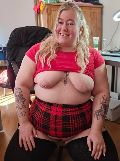 Chubby girl are the naughtiest, no underwear to be ready anytime 🤭 by yourbigbuttgf