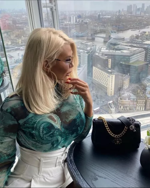 Classy blonde trophy by RealSlimShady1337