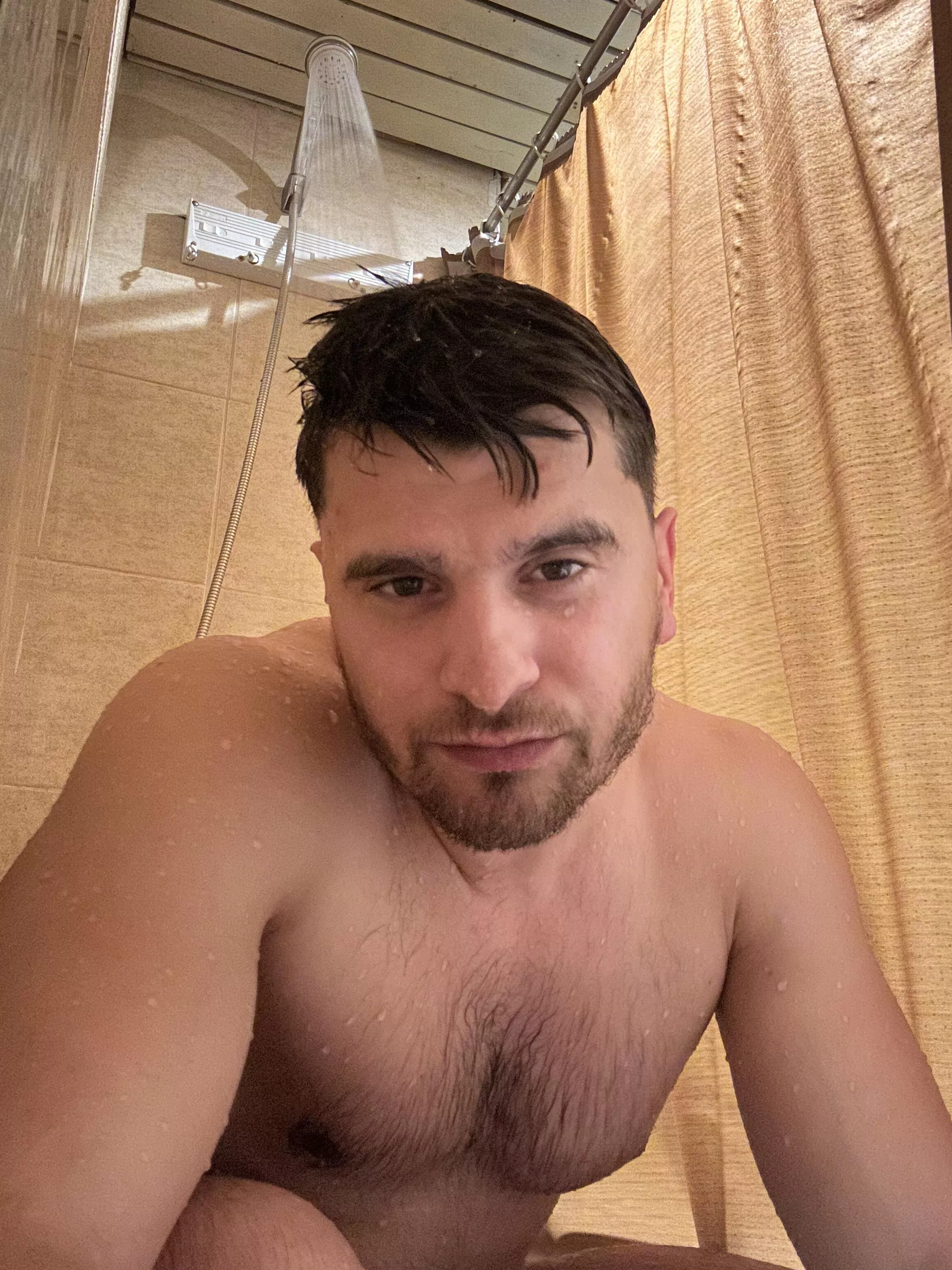 Clean, wet and hairy💦🍑👅 posted by realisiwak