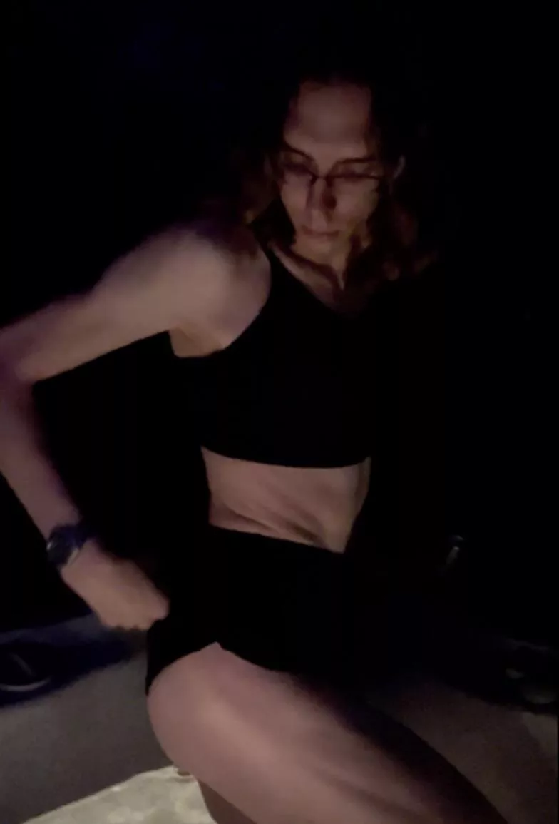 come in if you dare  posted by shlongslinger69