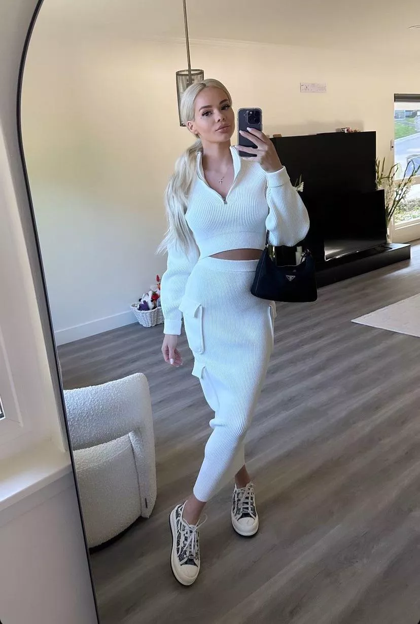 Elsa Jean posted by assclown616