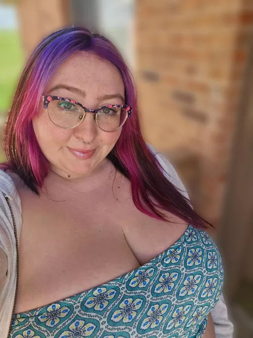 Felt so pretty here, happy friday! by sapphiremelonz