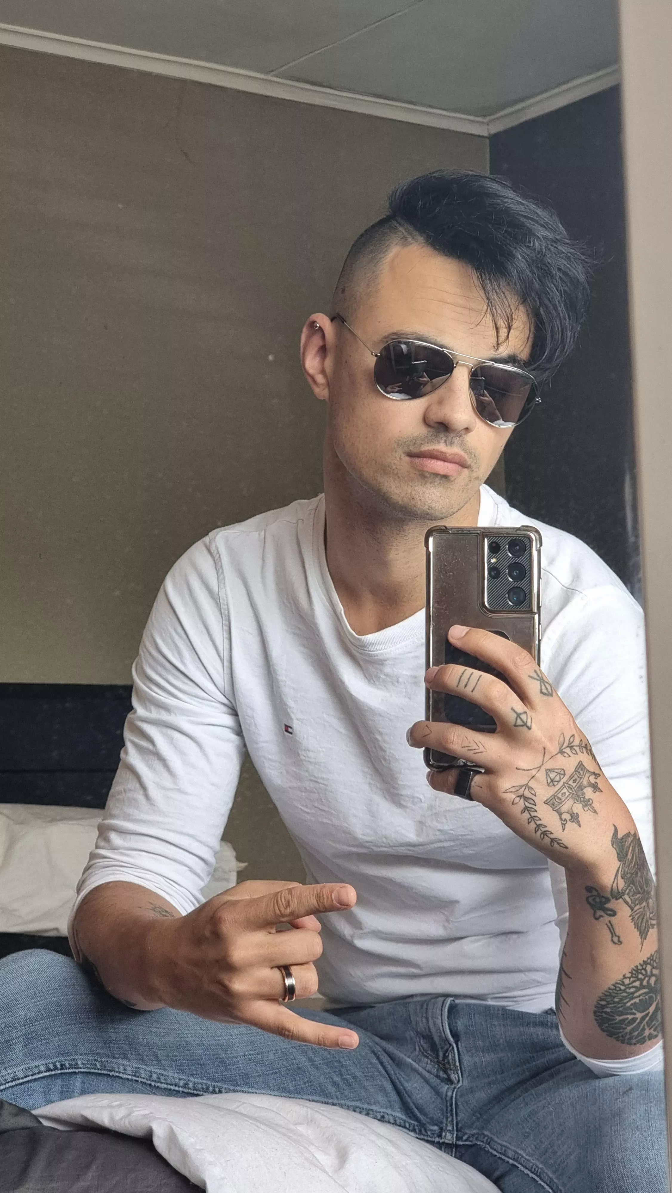 Good morning all, hope everyone has a beautiful day 🖤 posted by Damon_Haze