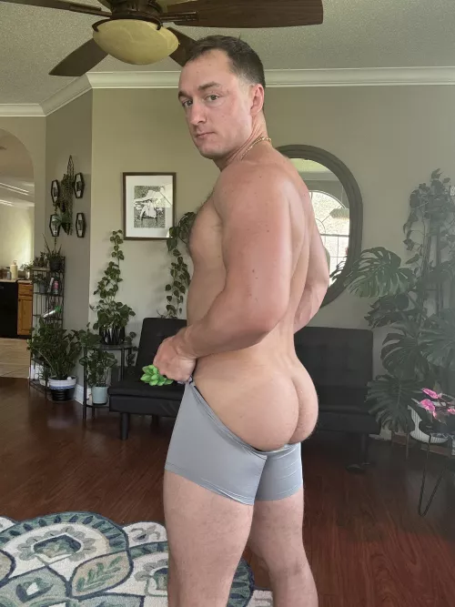 Guess how much I squat.  by Cool_hand_Drew