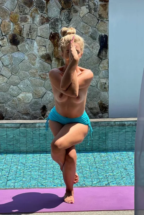 I am very flexible and not only in training by RoyalSexyLioness