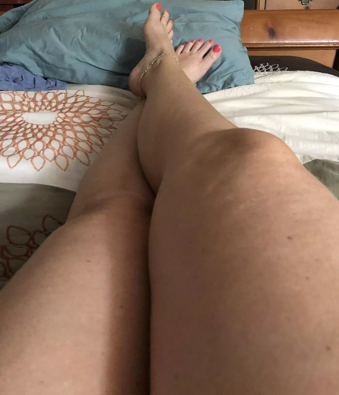 I just can’t seem to convince myself to roll out of bed this morning 😴 posted by Fox_in_Soxxx