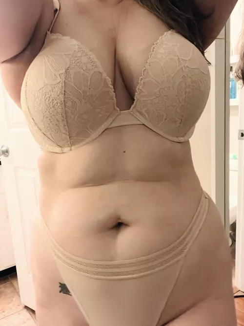 If I show you my bra and panties will you jerk off for me by mrs_heidi