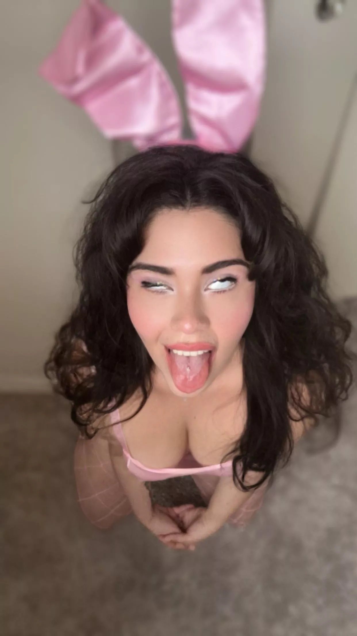 I’ll stay down on my knees for you, daddy  posted by mollyzedolly