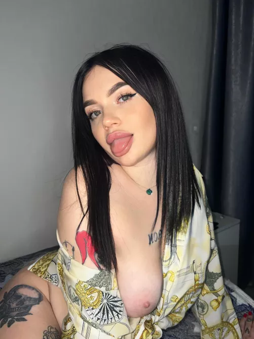 I'm a co-ed who can't get enough of older men by Commission-Live659