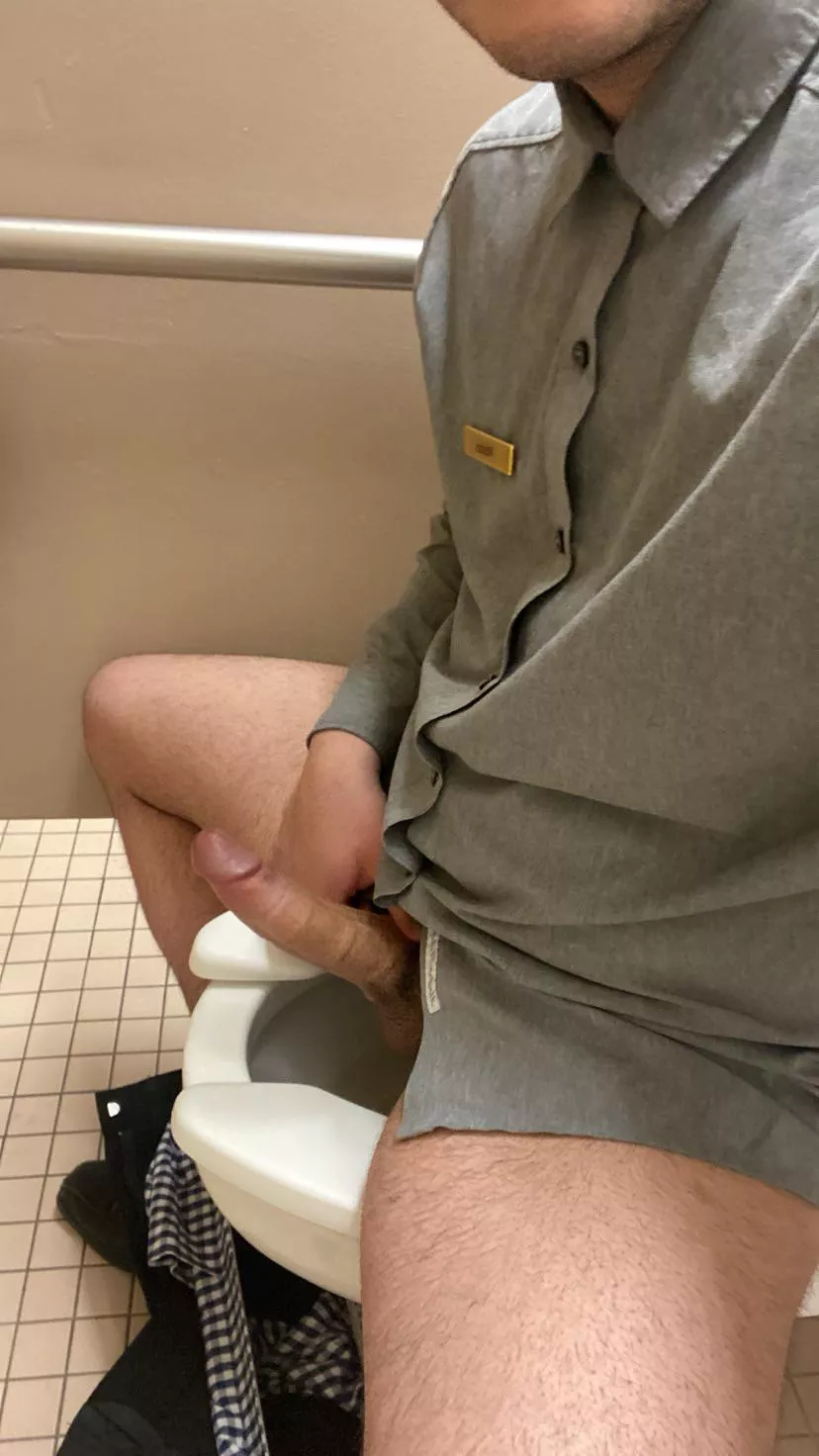 I'm looking for a bro I can send nudes to. Wanna be my bro? posted by Latinfelipe