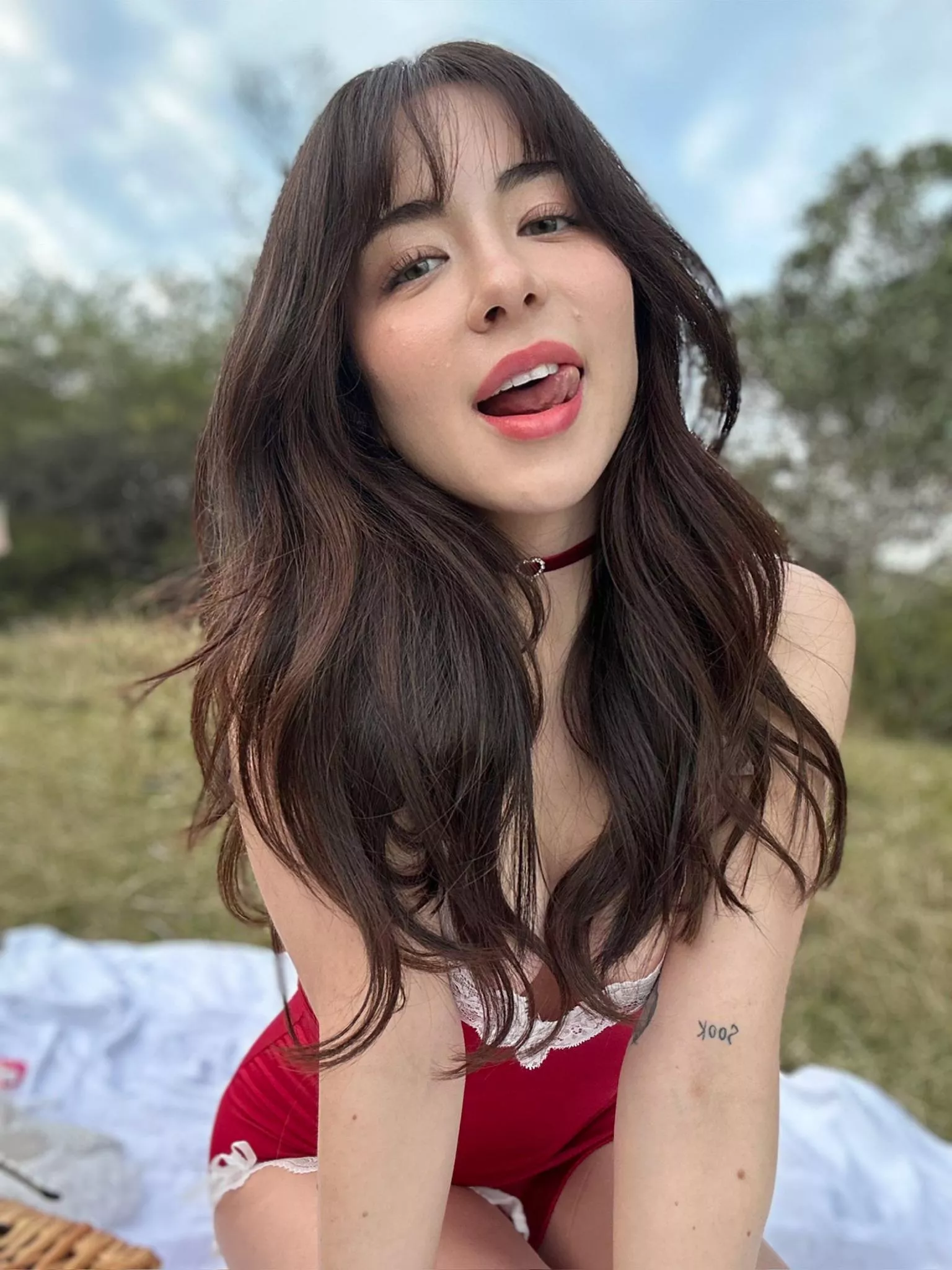 I'm so shy. Who wants to know me better posted by lunalovekiss