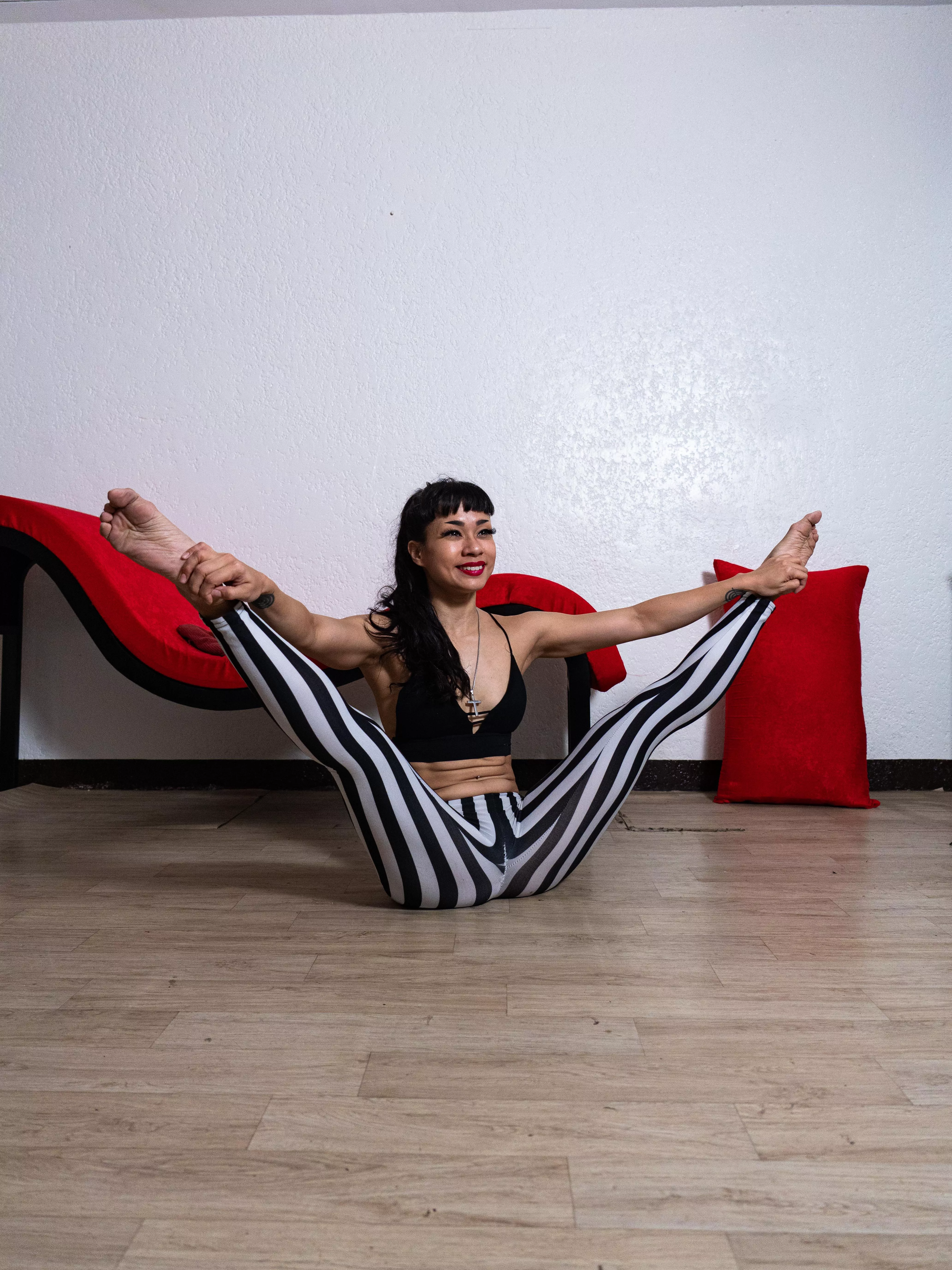 In your hands I place my legs posted by Madame-J