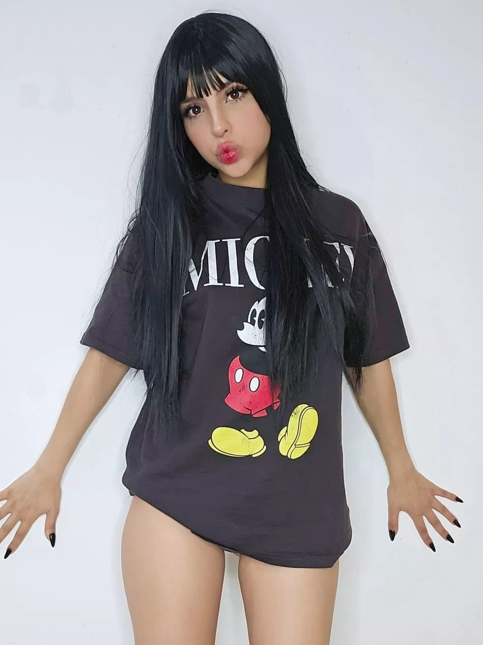 it's insane to me how many older men hit on me posted by Sensagbenselamet