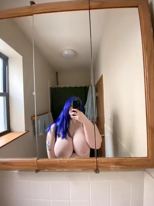 just a quick pic before I hopped in the shower by thebluehairbby