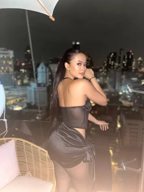 Just feels to be in a tight skirt good! by Jutaphet_kraitap