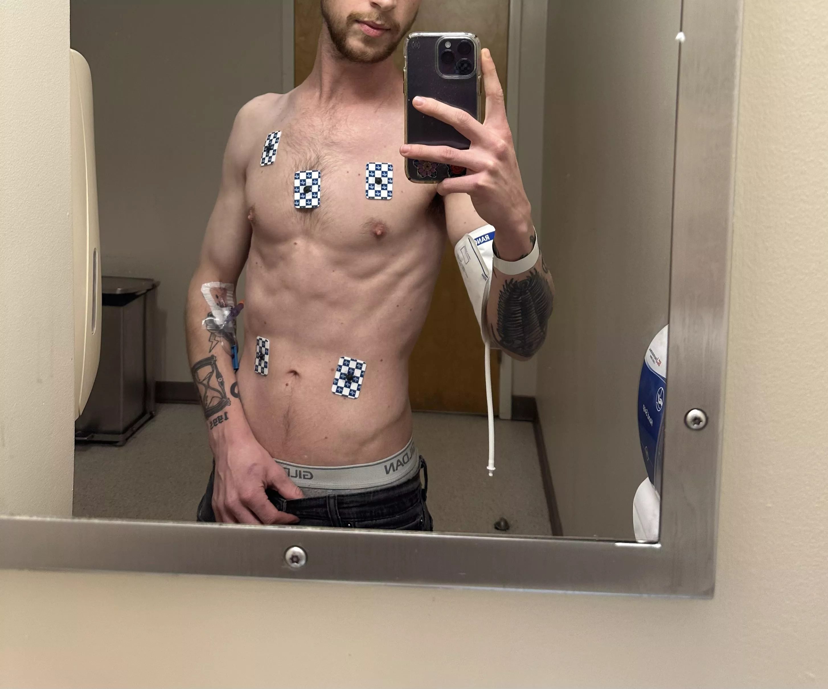 just felt right taking a hospital selfie lol posted by chrome_hearts_