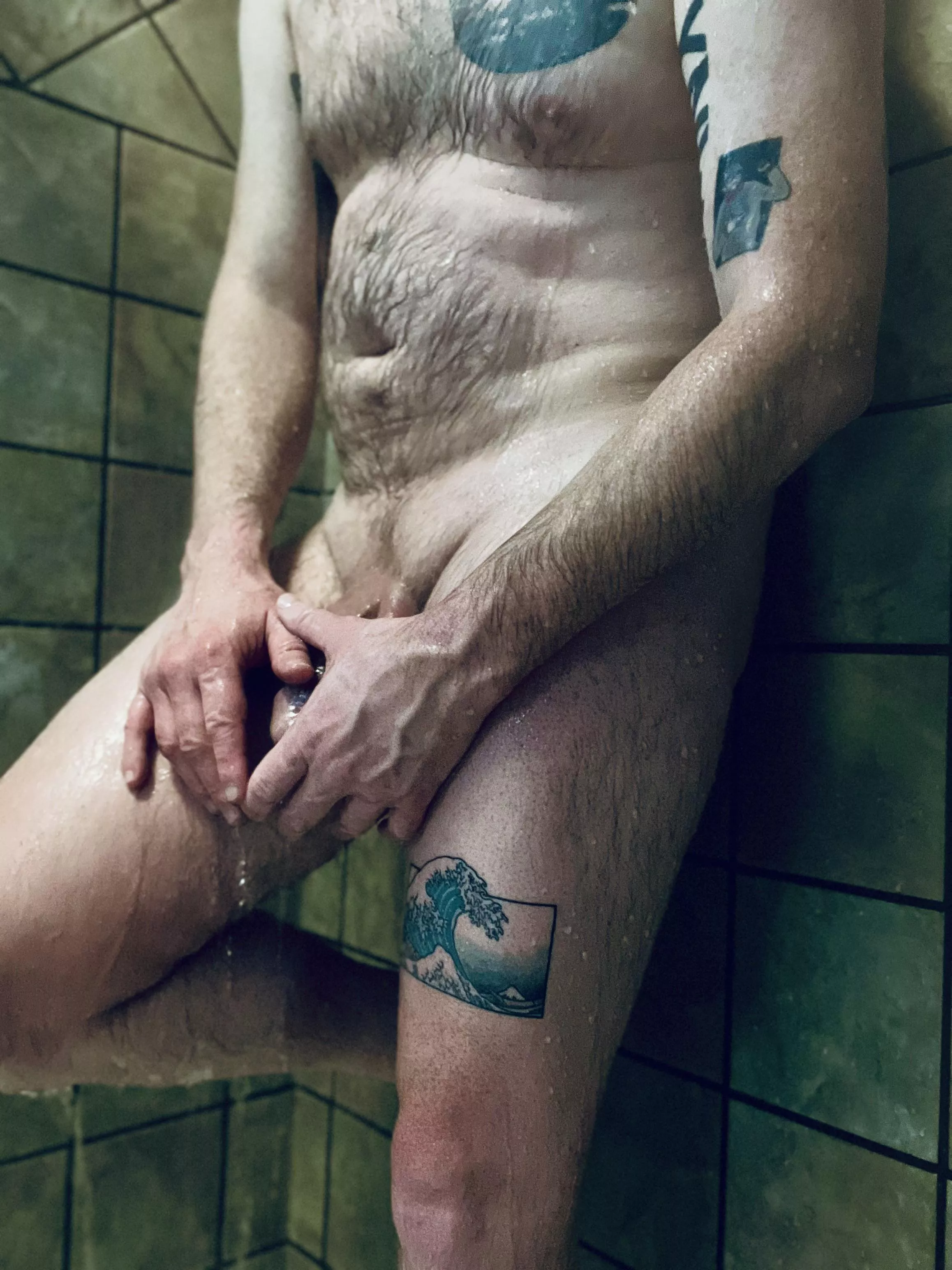 Keeping warm in the shower  posted by ilikemyoatmeallumpy_