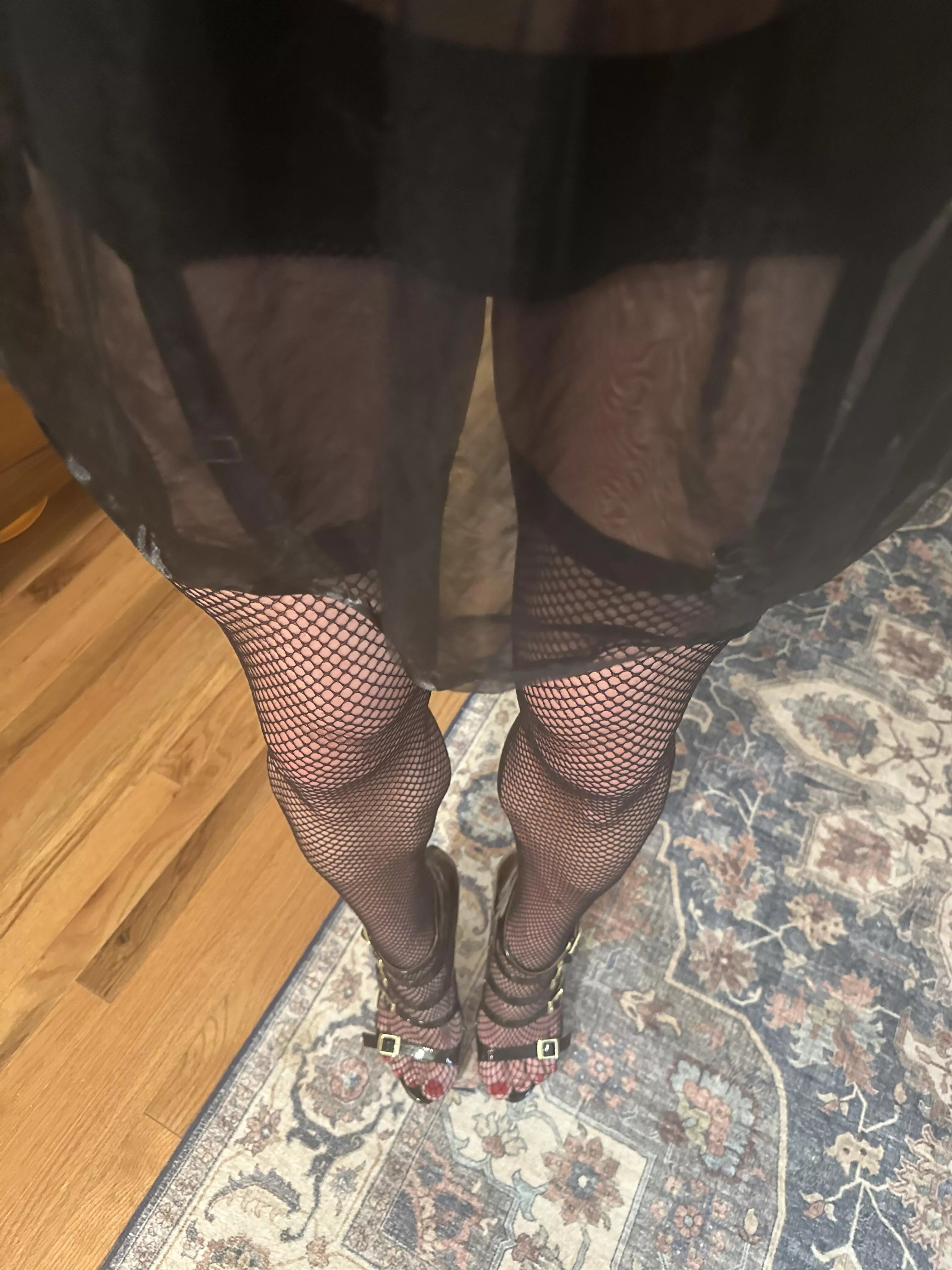 Legs 😘 posted by Embarrassed-Layer263