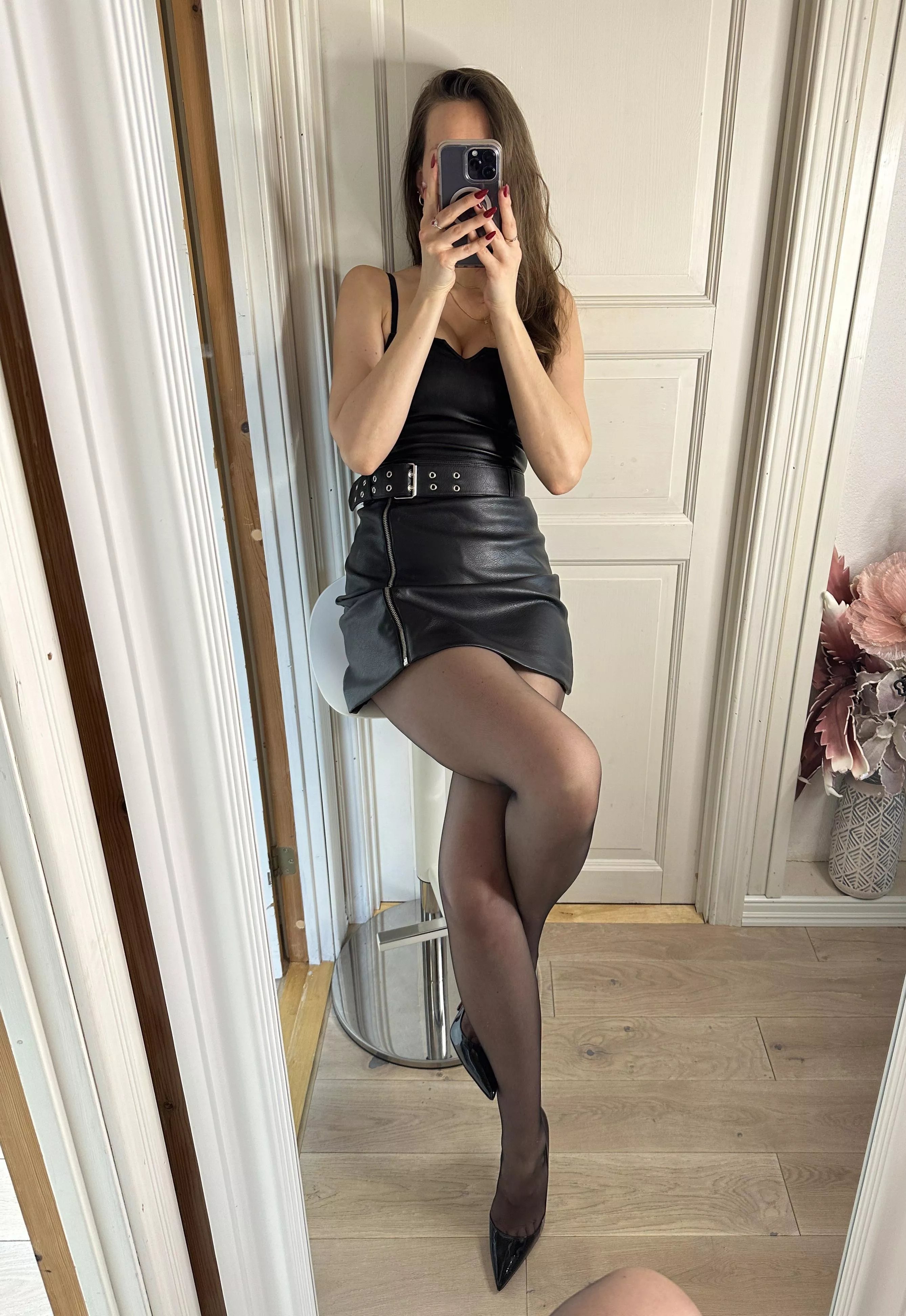 Long Crossed legs  posted by Footish_ann