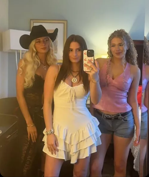 Luke concert babes by BingB0ngBoi