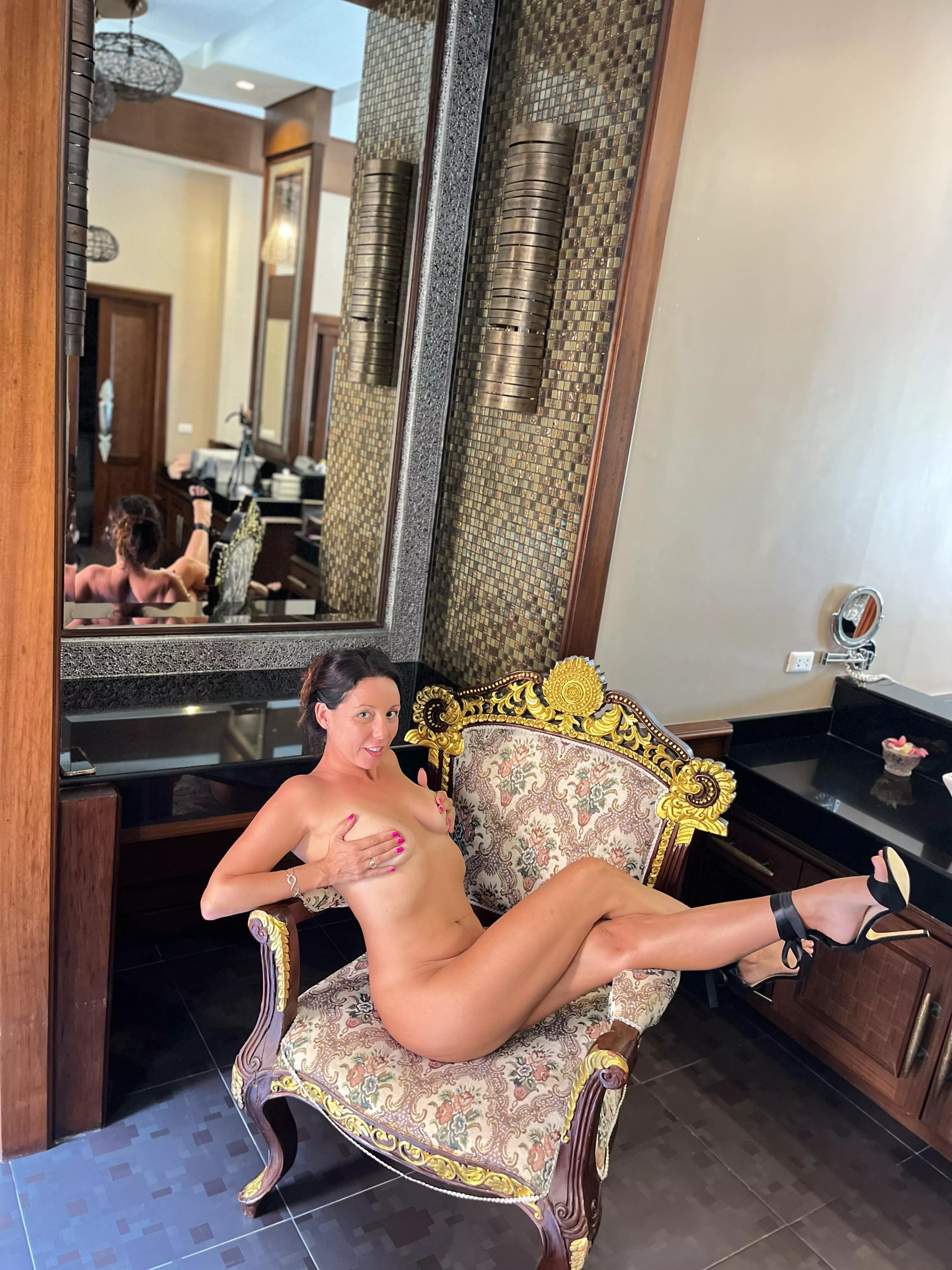 Milf and Hotwife, at 41 I feel beautiful and desirable and totally fulfilled. posted by Vickysweety69