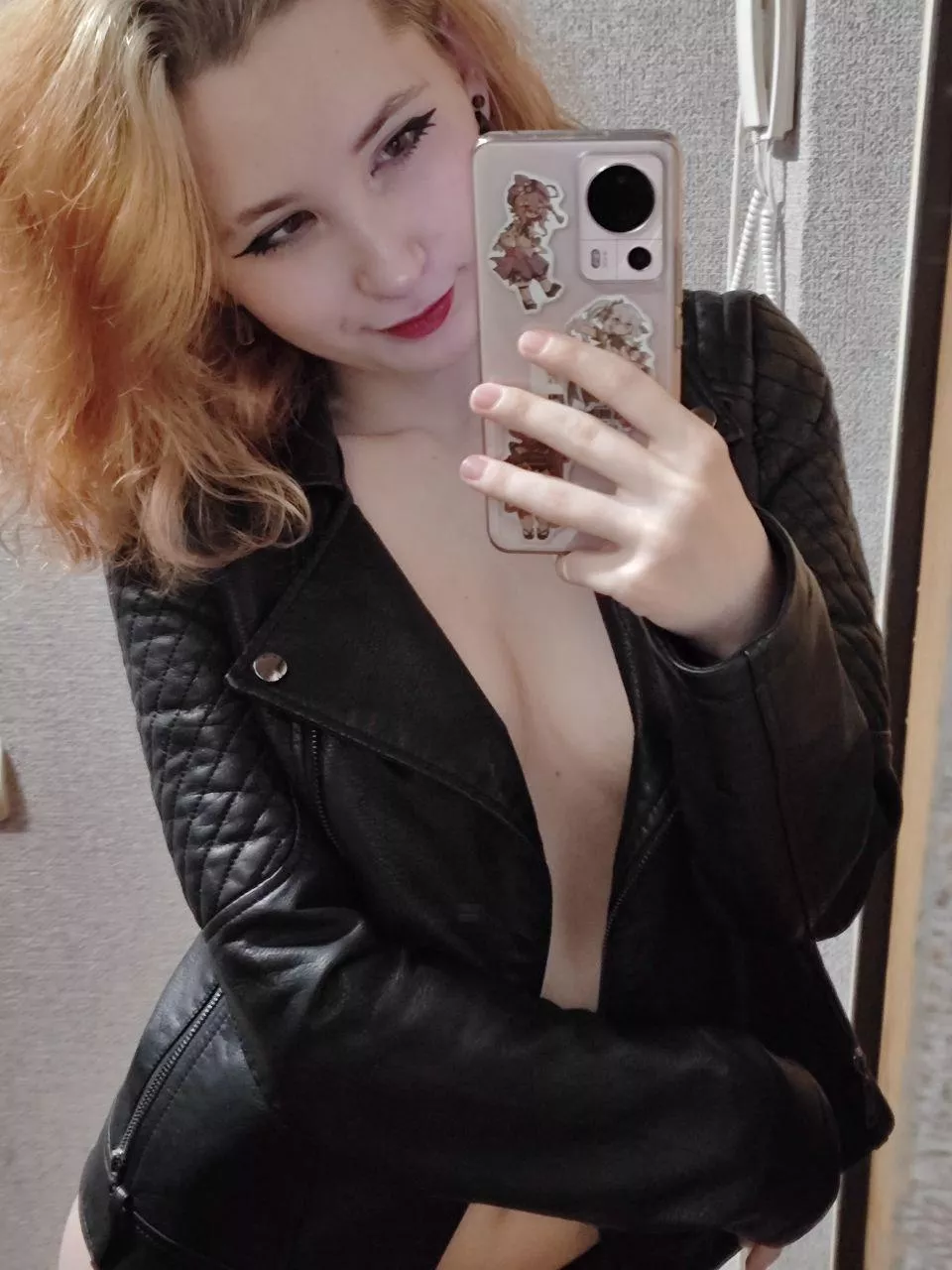 Miniaturized body even sexier in a leather jacket posted by Bilonnna