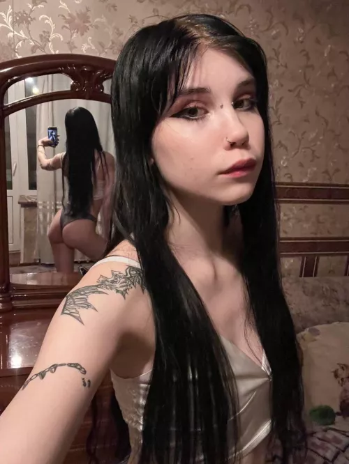 My hair is comfortable to wrap around my fist by Truecrochet184