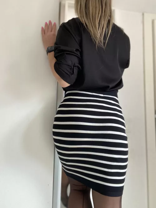 My new skirt… pencil, I love it!  by NatyBond_OF