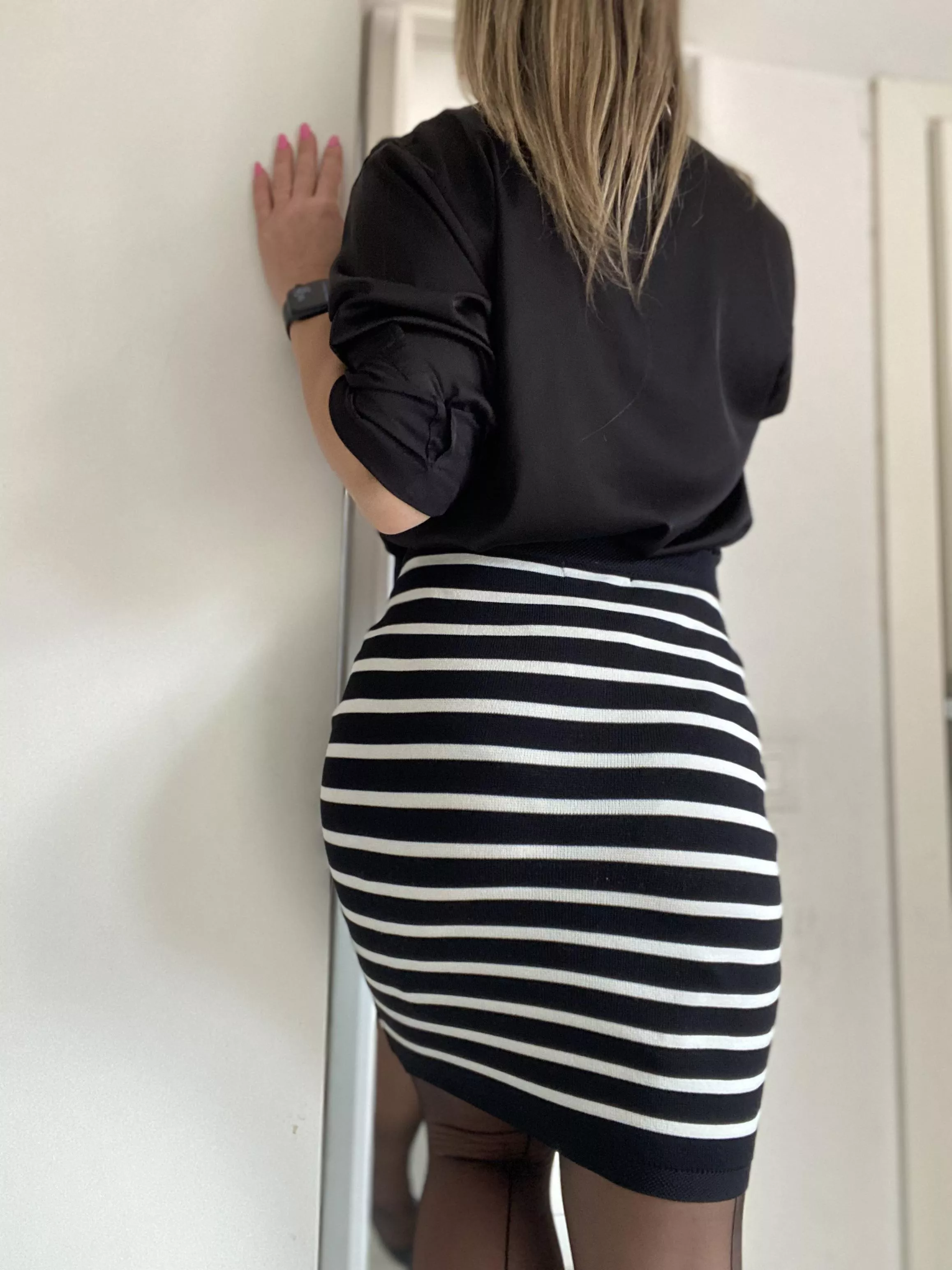 My new skirt… pencil, I love it!  posted by NatyBond_OF