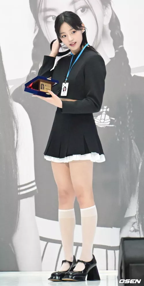 Newjeans - Minji by golden-coin7