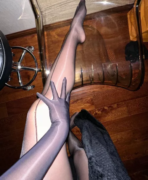 Nylon lover. by Microtonee