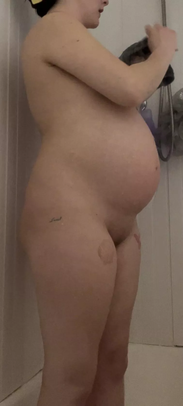 Pregnant shower snap🧼 posted by daisy_darling_rose