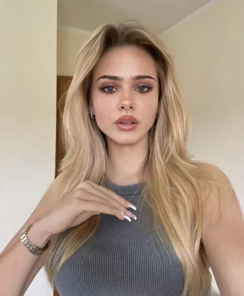 Sara Crumbleleg by Ken789gh