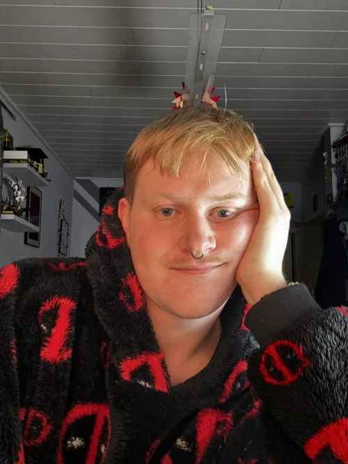 Saturday night so we get back into Sims for the next da- i mean hours of course. Could always use someone to talk to tho. 🫰🏻 by Skylander09