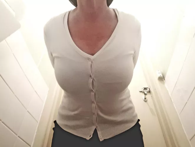 Send us a no-hands selfie from the bathroom [F] by redranga66