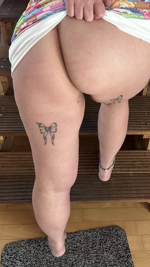 showing my cellulite on the stairs hehe by VappyVeran