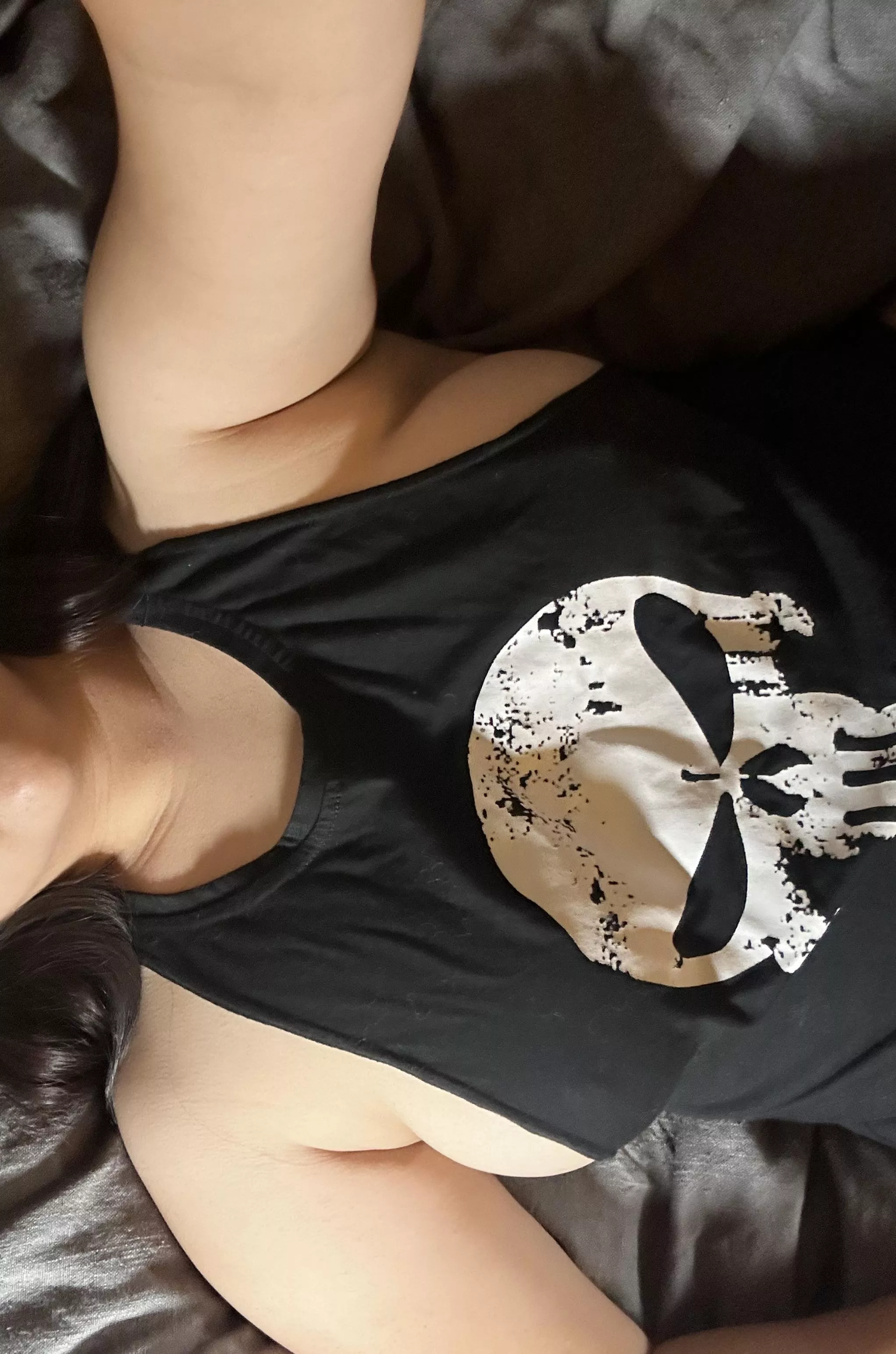 Side boob & The Punisher 🖤 posted by Mrshashira
