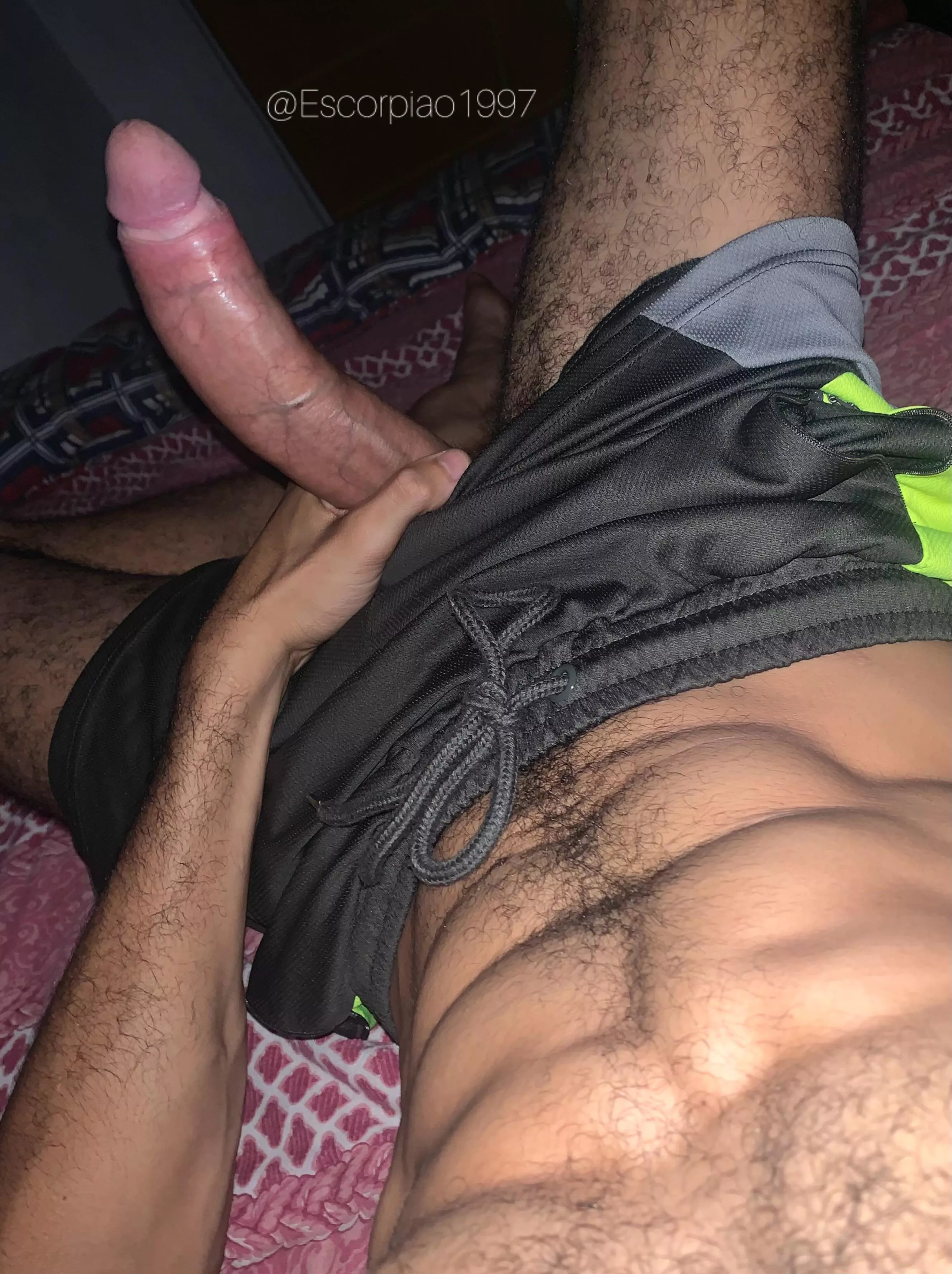 Sit here, let's talk posted by Escorpiao1999-